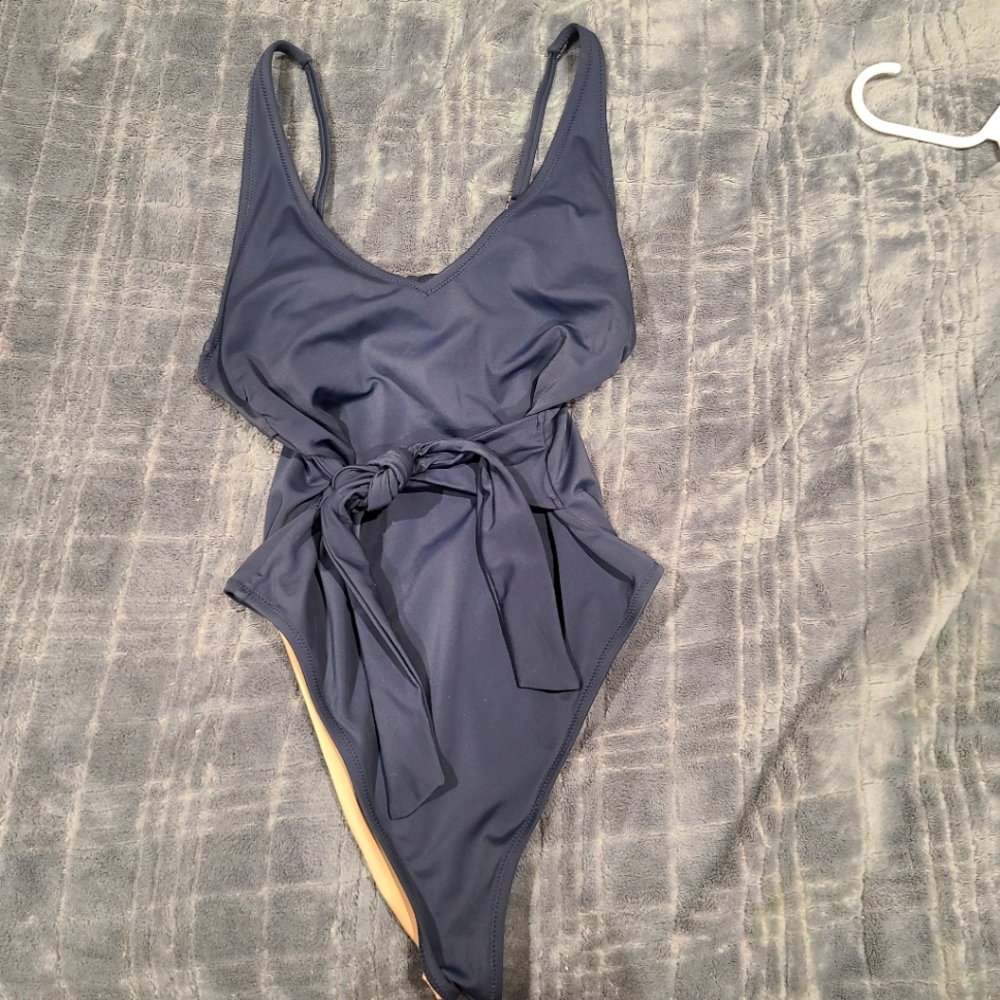 Backless swimsuit